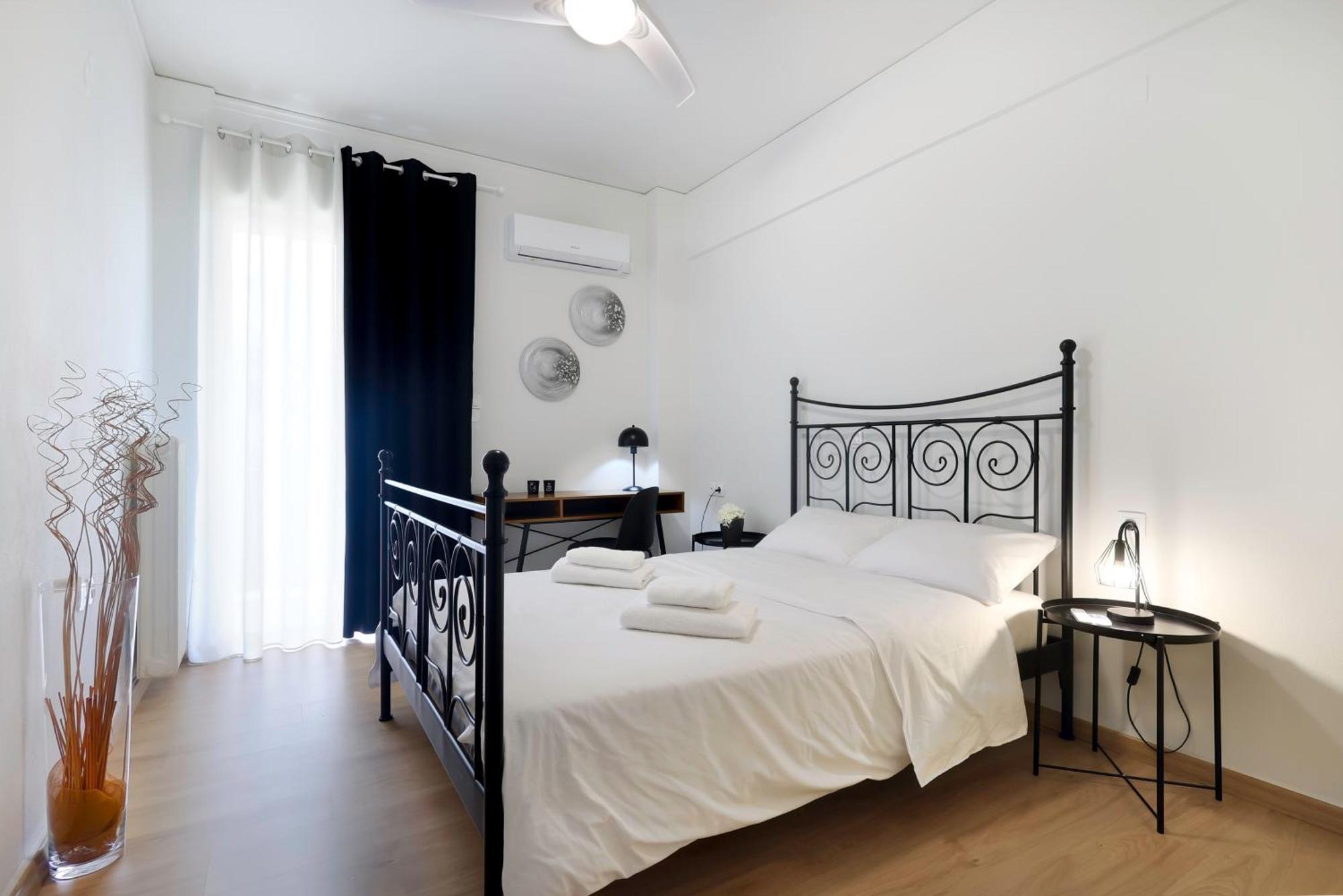 Renaissance City Apartment "By Checkin" Heraklion  Bagian luar foto