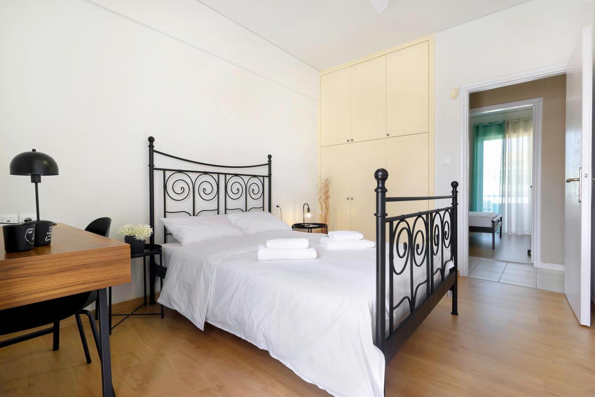 Renaissance City Apartment "By Checkin" Heraklion  Bagian luar foto